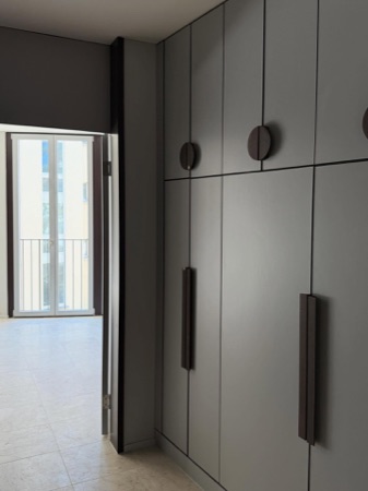 Türen aus Holz, Naturstein · Apartment Building Milchbuck — EMI Architekten