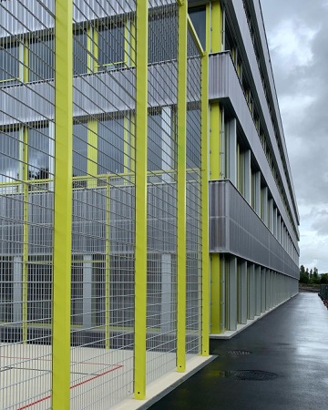 Fassaden, Fenster aus Beton, Metall · Schulanlage Thurgauerstrasse — Bollhalder Walser Architektur