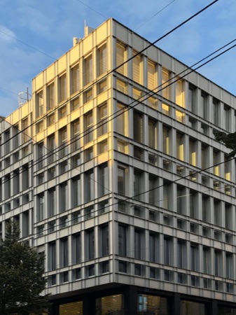 Fassaden, Fenster aus Glas, Naturstein · Bahnhofstrasse 42