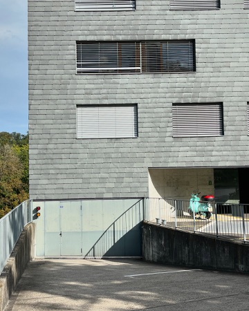 Fassaden, Fenster aus Metall, Naturstein · Wohnsiedlung Leimbachstrasse — pool Architekten