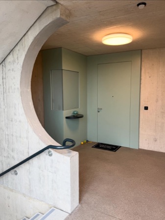 Türen, Handläufe aus Beton, Metall · Alterswohnen Rehbühl — Neff Neumann Architekten