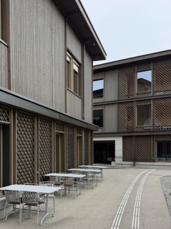 Fassaden, Höfe aus Holz, Glas · Neubau Tanne, Schweizerische Stiftung für Taubblinde — Scheibler & Villard