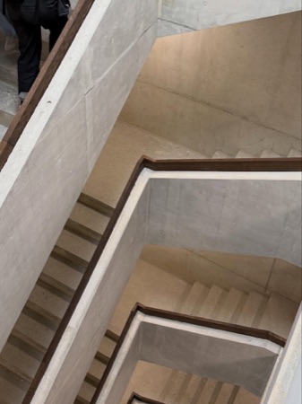 Treppenhäuser, Handläufe aus Beton, Holz · Wohnsiedlung Hardau I — Graber Pulver Architekten