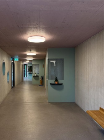 Türen, Decken aus Beton, Holz · Alterswohnen Rehbühl — Neff Neumann Architekten