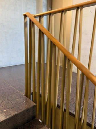 Treppenhäuser, Handläufe aus Holz, Metall · Wohnüberbauung Zellweger-Areal — Gigon / Guyer