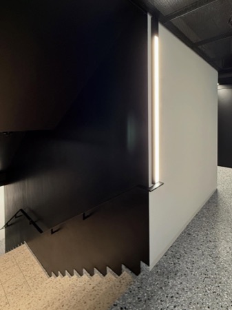 Treppenhäuser, Handläufe aus Metall · Gebäude Zollstrasse 20/36 — Meier Hug Architekten