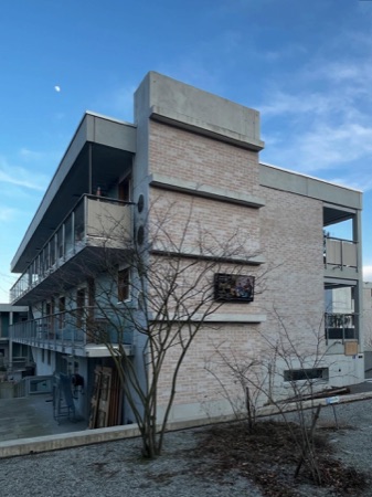 Fassaden, Balkone aus Beton, Metall · Anders Wohnen im Alter Winkelhalden — op-arch