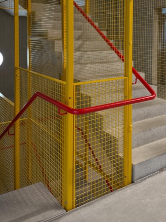 Treppenhäuser, Handläufe aus Beton, Metall · Office and Commercial Building Binzstrasse — EM2N