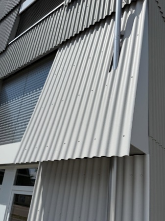 Fassaden, Fenster aus Metall · Zwhatt, Längsbau (Suffizienzprojekt) — Lütjens Padmanabhan Architekt*innen