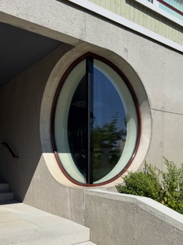 Fenster aus Beton · Wohnsiedlung Frohalp Zürich — Zimmermann Sutter Architekten