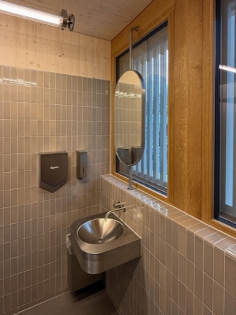 Fenster, Bäder aus Holz, Metall · Ersatzneubau Kiosk Stadthausanlage — Schmid Ziörjen Architektenkollektiv