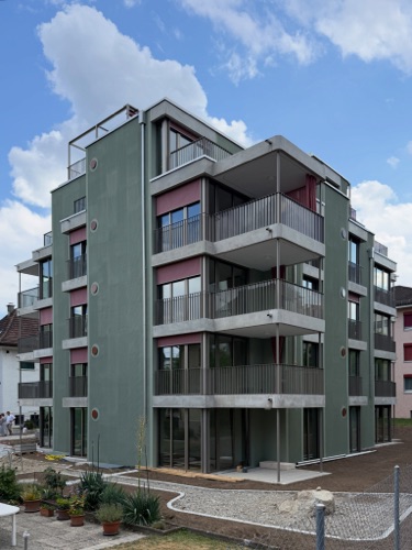 Fassaden, Balkone aus Beton, Verputz · Wohnhaus Farby — Lüdi & Müntener Architektur