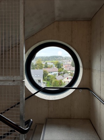 Treppenhäuser, Fenster aus Beton, Metall · Alterswohnen Rehbühl — Neff Neumann Architekten