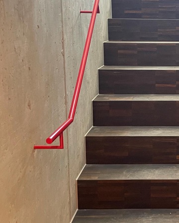 Treppenhäuser, Handläufe aus Beton, Holz · Atelierhouse — Burkhalter Sumi Architekten