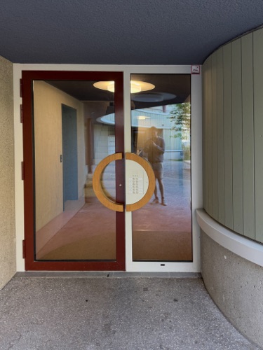 Türen, Eingänge aus Holz, Metall · Wohnsiedlung Frohalp Zürich — Zimmermann Sutter Architekten