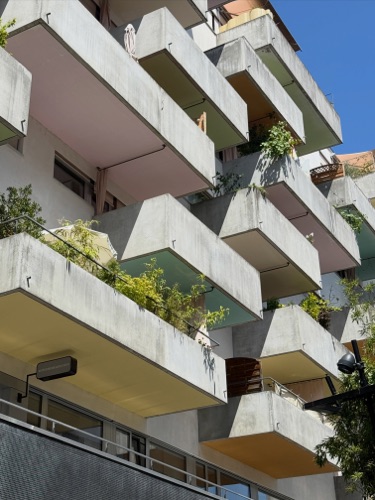 Balkone aus Beton · Überbauung James — SGGK Architekt*innen Studio Gmür