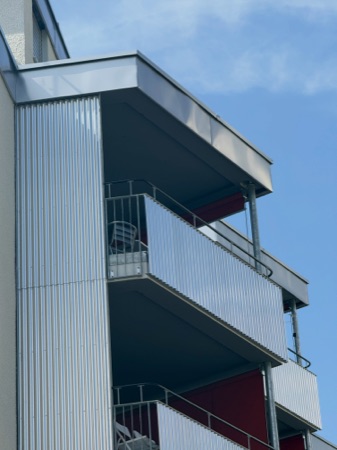 Handläufe, Balkone aus Metall · Wohnsiedlung Im Sihltal — Roider Giovanoli Architekten