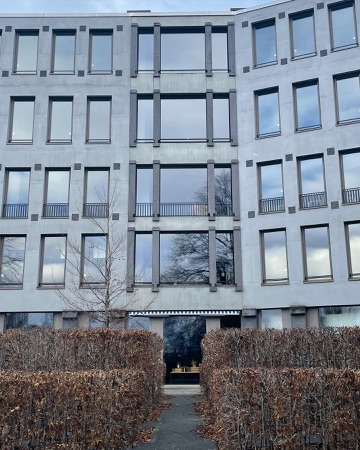 Fassaden, Fenster aus Beton, Metall · Hotelfachschule Belvoirpark — Peter Märkli
