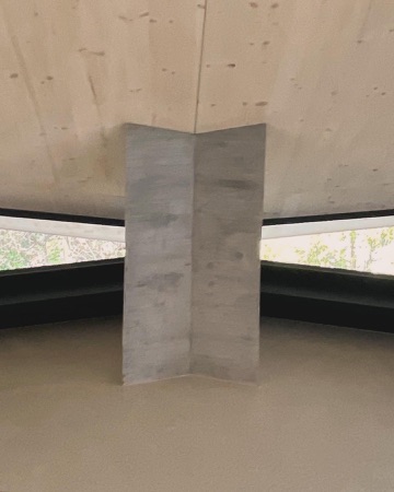 Fenster, Stützen aus Holz, Metall · Atelierhouse — Burkhalter Sumi Architekten