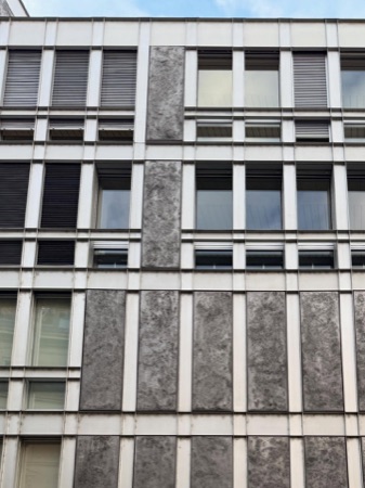 Fassaden, Fenster aus Glas, Naturstein · Bahnhofstrasse 42