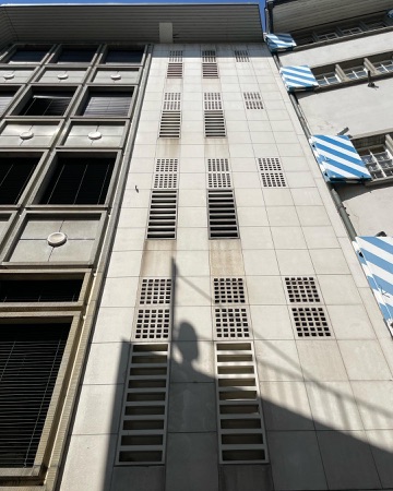 Fassaden, Fenster aus Metall, Glas · Geschäftshaus Modissa — Karl Egender / Wilhelm Müller
