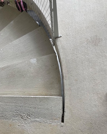 Treppenhäuser, Handläufe aus Beton, Metall · Hobelwerk, Haus D — Pascal Flammer