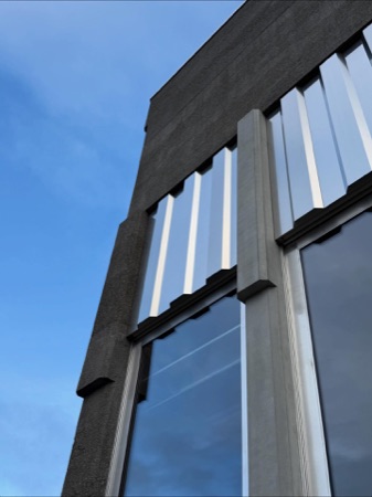 Fassaden, Fenster aus Beton, Metall · Kantonsschule Limmattal, Erweiterungsneubauten — penzisbettini Architekten