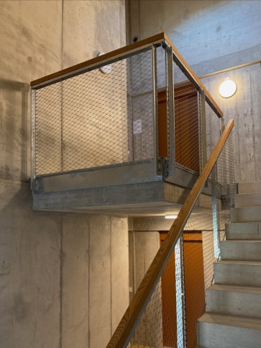 Treppenhäuser, Handläufe aus Beton, Holz · Wohnüberbauung Hofwisen — Baumberger Stegmeier Architektur