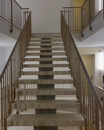 Treppenhäuser, Handläufe aus Beton, Metall · Wohnüberbauung Wydäckerring — Duplex Architekten