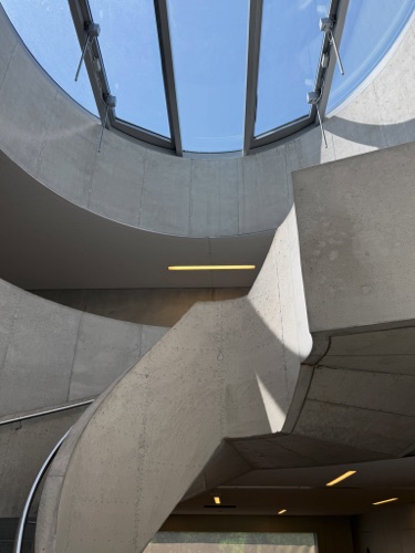 Treppenhäuser, Oberlichter aus Beton, Glas · Campus Moos — E2A