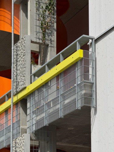 Handläufe, Balkone aus Beton, Metall · Gewerbehaus MACH — ARGE Käferstein & Meister + Ekinci