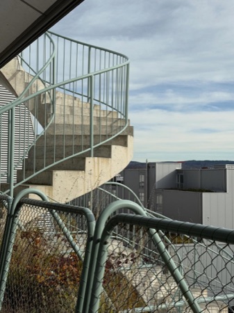 Treppenhäuser, Handläufe aus Beton, Metall · Office and Commercial Building Binzstrasse — EM2N