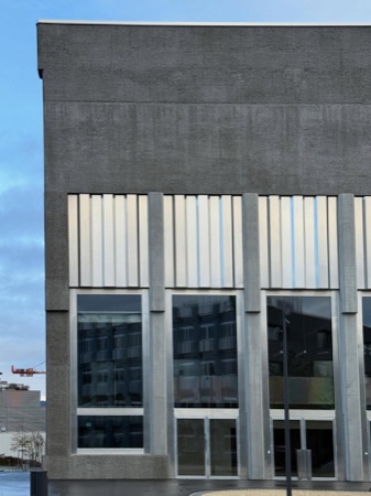 Fassaden, Fenster aus Beton, Metall · Kantonsschule Limmattal, Erweiterungsneubauten — penzisbettini Architekten