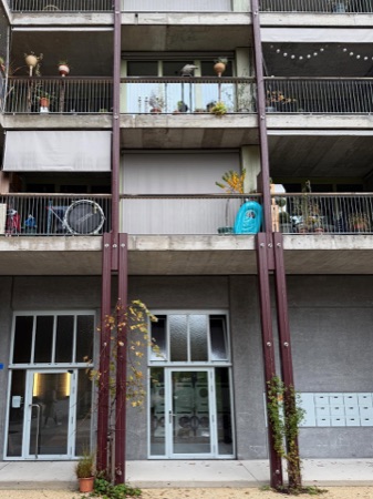 Fassaden, Balkone aus Beton, Metall · Haus LeNa — Scheibler & Villard