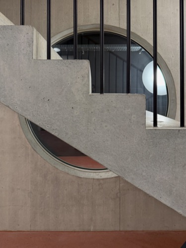 Treppenhäuser, Fenster aus Beton · Wohnsiedlung Frohalp Zürich — Zimmermann Sutter Architekten