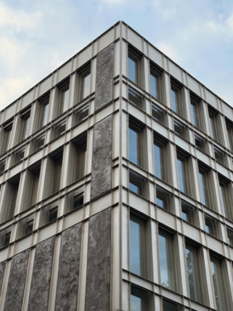 Fassaden, Fenster aus Glas, Naturstein · Bahnhofstrasse 42