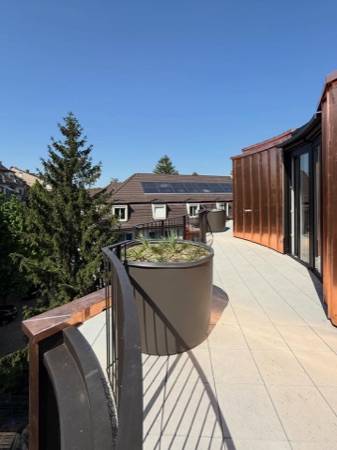 Fassaden, Handläufe aus Metall, Keramik · Apartment Building Milchbuck — EMI Architekten