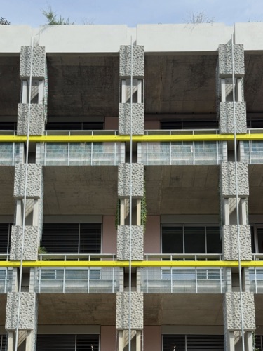 Fassaden, Balkone aus Beton, Metall · Gewerbehaus MACH — ARGE Käferstein & Meister + Ekinci