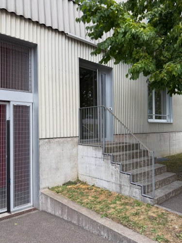 Treppenhäuser, Handläufe aus Beton, Metall · Siedlung Hausäcker — Hauenstein La Roche Schedler