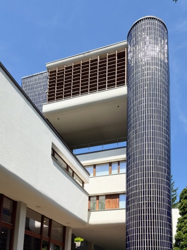 Fassaden aus Keramik, Verputz · Kirche Maria-Hilf — Walter Moser