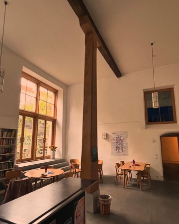 Fenster, Stützen aus Holz, Glas · Kirchgasse 11