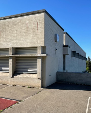 Fassaden, Fenster aus Beton, Metall · Schulhaus Stettbach — Esther & Rudolf Guyer