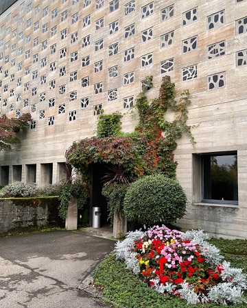 Fassaden, Fenster aus Glas, Naturstein · Krematorium Nordheim — Albert Heinrich Steiner