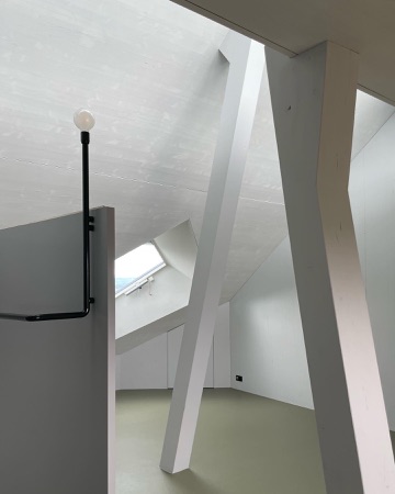 Oberlichter, Stützen aus Holz, Metall · Stampfenbachstrasse — EMI Architekten