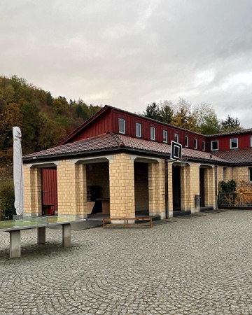 Fassaden, Stützen aus Beton, Holz · Rudolf Steiner Schule — Fritz Schmocker