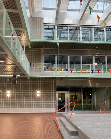 Fenster, Türen aus Metall, Glas · Schulanlage Guggach III — Weyell Zipse Architekten