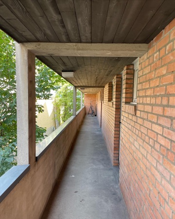 Handläufe, Balkone aus Beton, Holz · Atelierhaus, Baugenossenschaft Maler und Bildhauer Zürich — Ernst Gisel