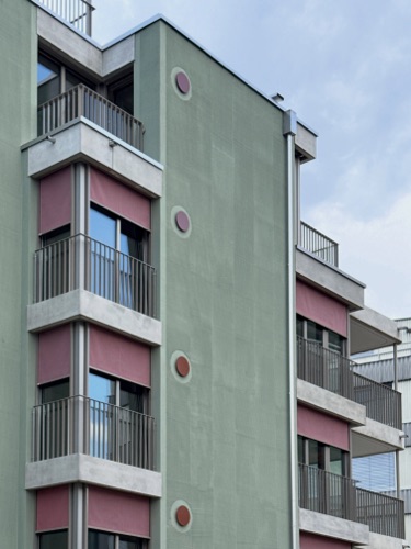 Fassaden, Balkone aus Beton, Metall · Wohnhaus Farby — Lüdi & Müntener Architektur