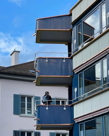 Fassaden, Balkone aus Metall, Glas · Alterswohnen Waffenplatzstrasse 18 — Loeliger Strub Architektur
