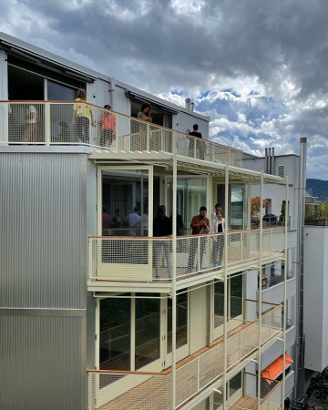Fassaden, Handläufe aus Holz, Metall · Stampfenbachstrasse — EMI Architekten